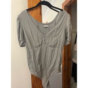 Abercrombie Grey & White Polka Dot Bodysuit with Puff Sleeves! size small